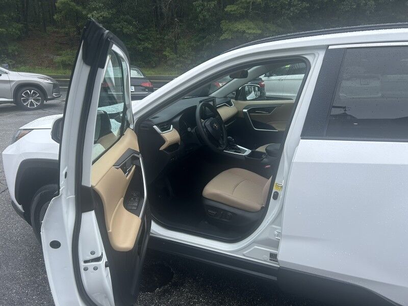 2022 Toyota RAV4 XLE - 1 OWNER - LOW MILES Webster MA