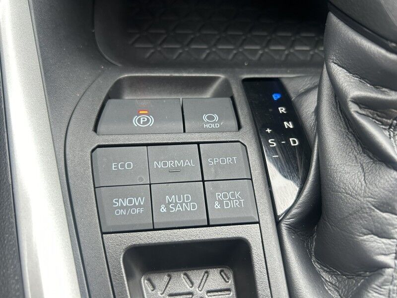 2022 Toyota RAV4 XLE - 1 OWNER - LOW MILES Webster MA