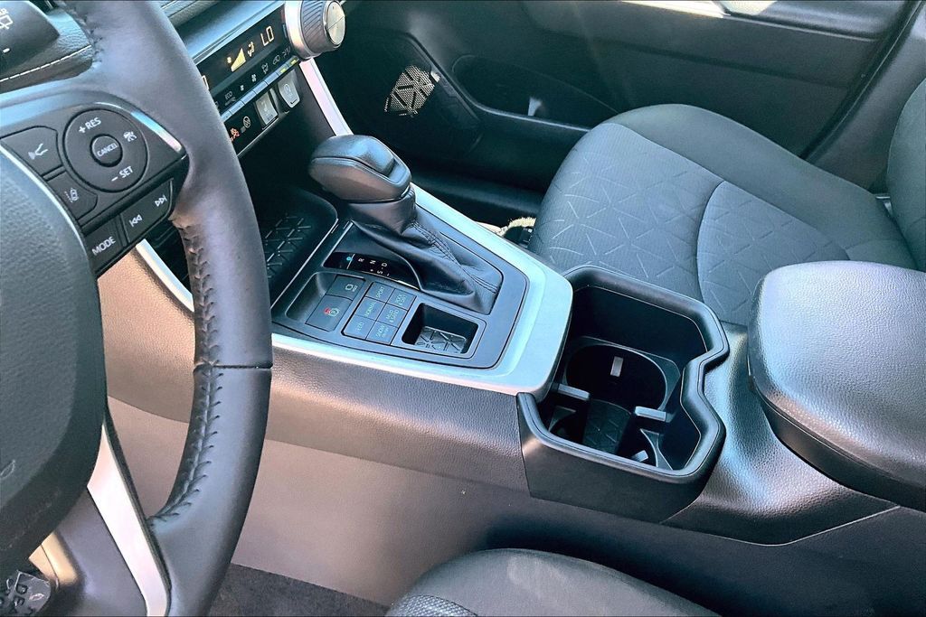 2022 Toyota RAV4 XLE OR
