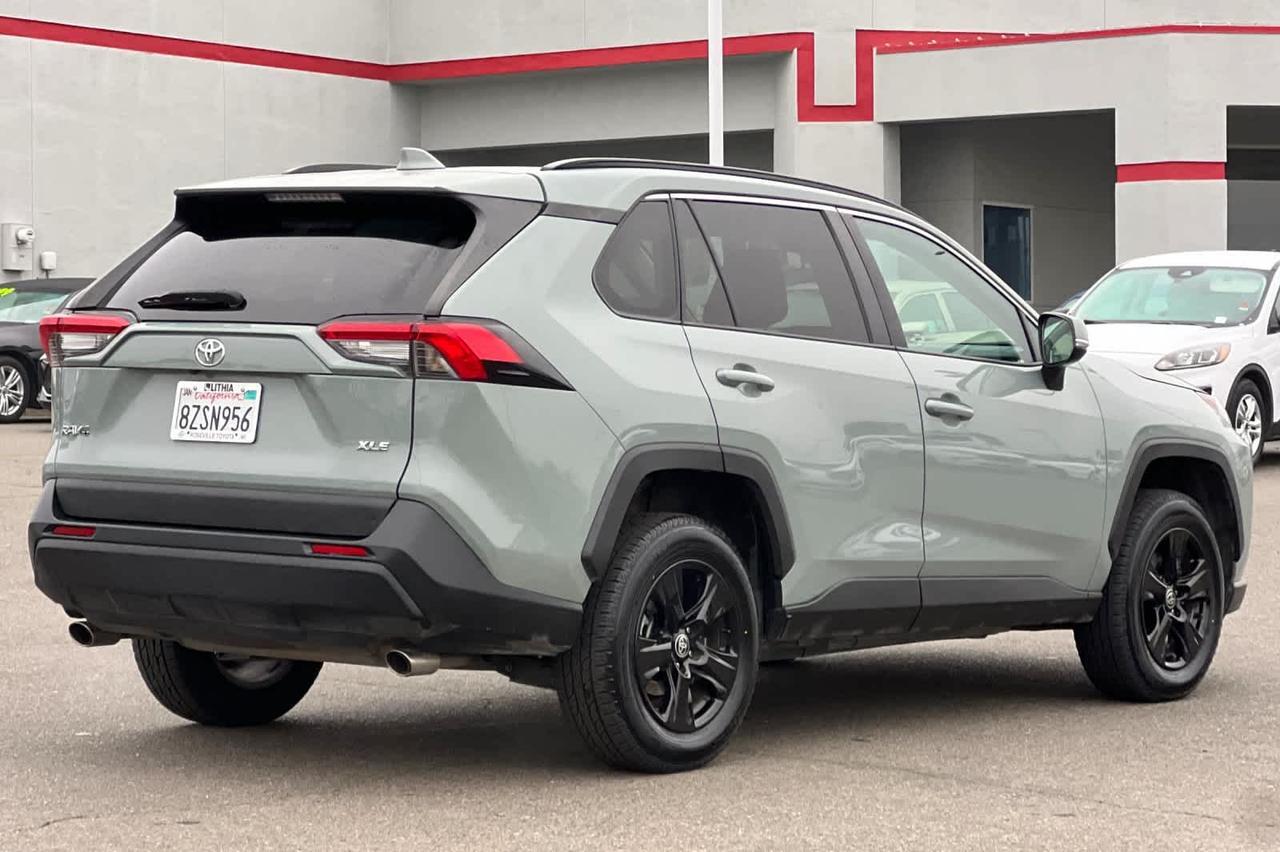2022 Toyota RAV4 XLE