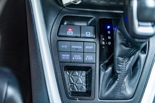 2022 Toyota Rav4 AWD XLE Leather Roof BCam Red Deer AB