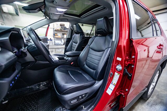 2022 Toyota Rav4 AWD XLE Leather Roof BCam Red Deer AB