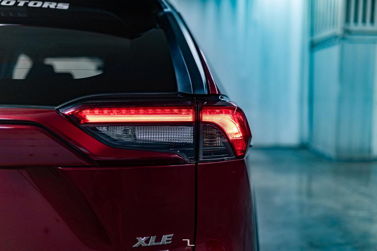 2022 Toyota Rav4 AWD XLE Leather Roof BCam Red Deer AB