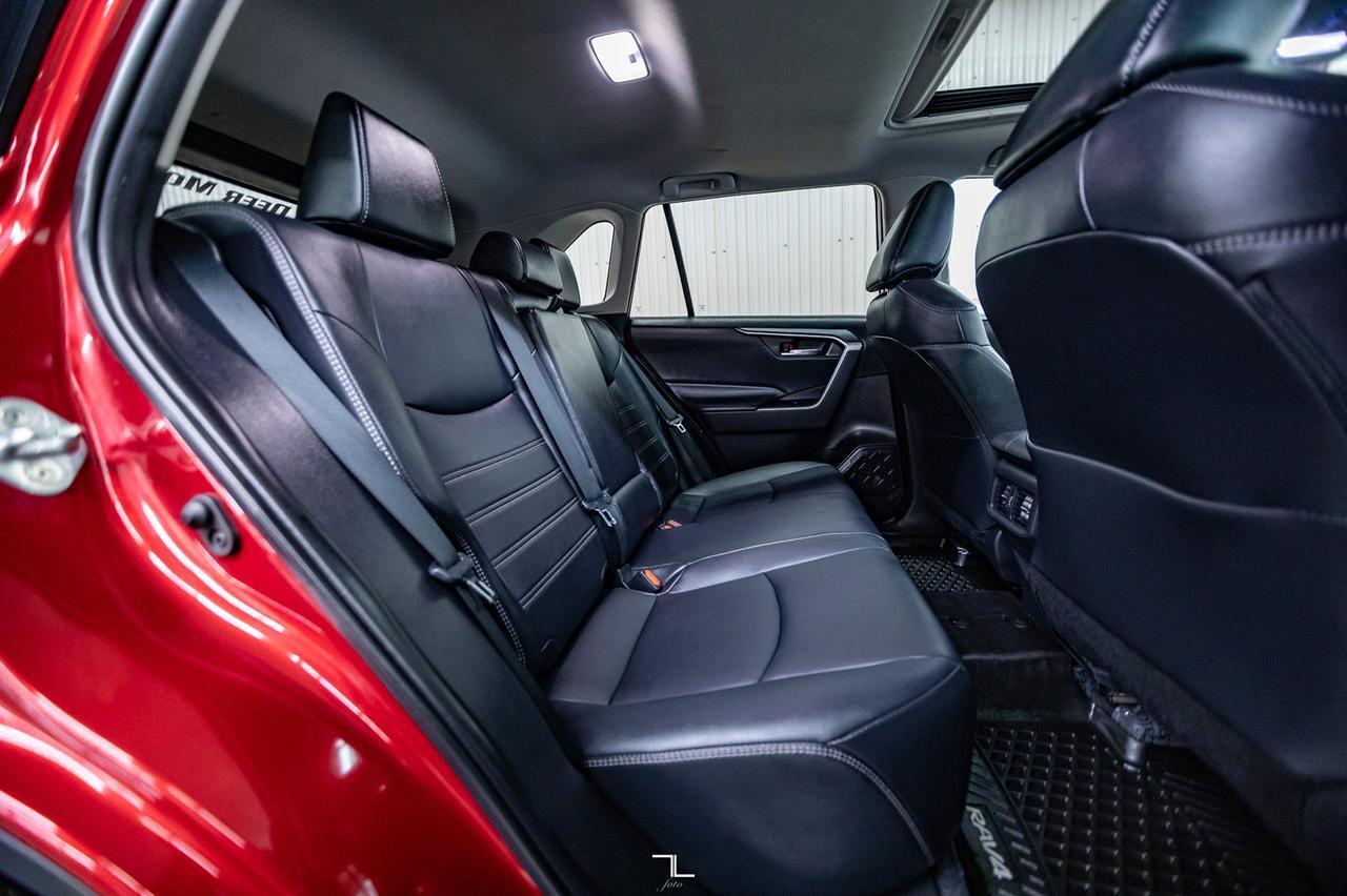 2022 Toyota Rav4 AWD XLE Leather Roof BCam Red Deer AB