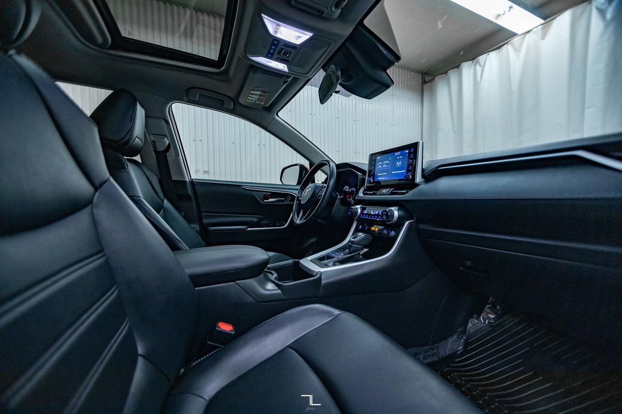 2022 Toyota Rav4 AWD XLE Leather Roof BCam Red Deer AB