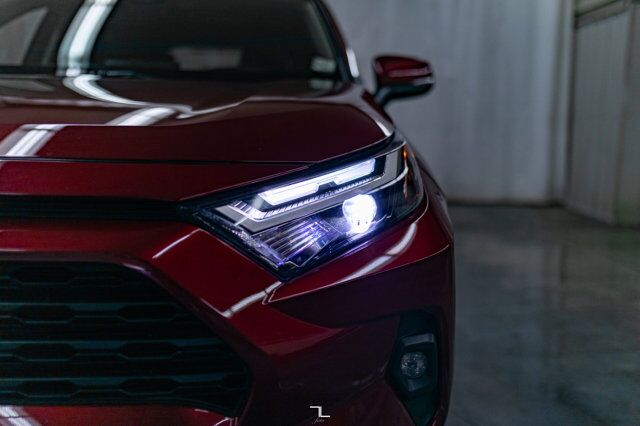 2022 Toyota Rav4 AWD XLE Leather Roof BCam Red Deer AB