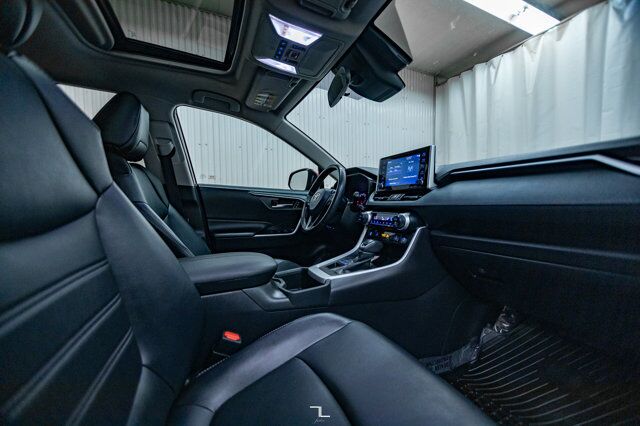 2022 Toyota Rav4 AWD XLE Leather Roof BCam Red Deer AB