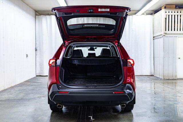 2022 Toyota Rav4 AWD XLE Leather Roof BCam Red Deer AB