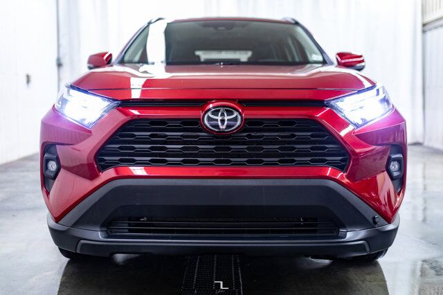 2022 Toyota Rav4 AWD XLE Leather Roof BCam Red Deer AB