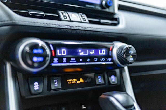 2022 Toyota Rav4 AWD XLE Leather Roof BCam Red Deer AB