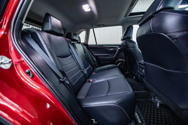 2022 Toyota Rav4 AWD XLE Leather Roof BCam Red Deer AB