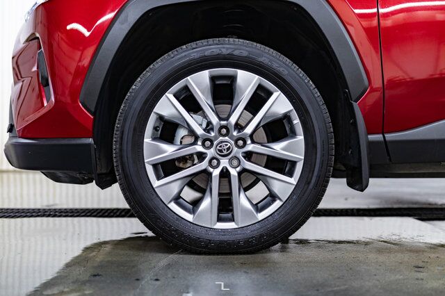 2022 Toyota Rav4 AWD XLE Leather Roof BCam Red Deer AB