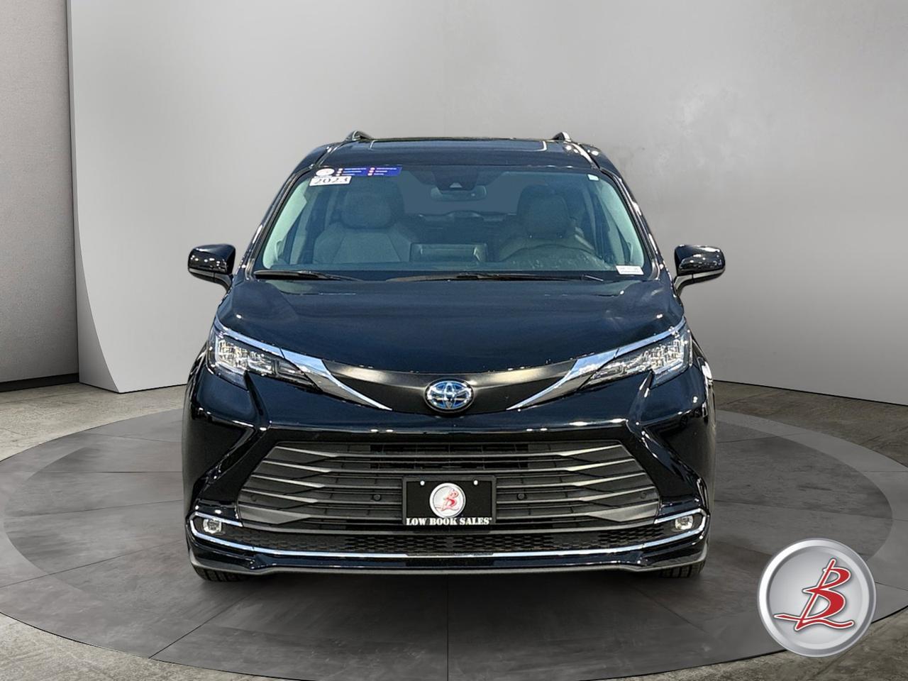 2022 Toyota SIENNA XLE