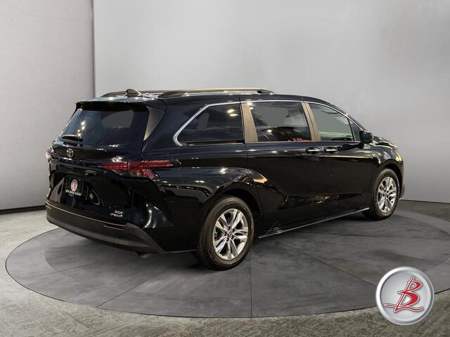 2022 Toyota Sienna XLE photo 6