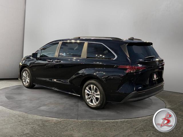 2022 Toyota Sienna XLE photo 4