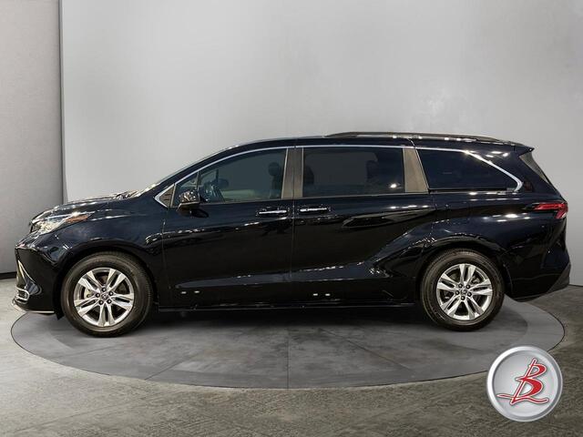 2022 Toyota Sienna XLE photo 3