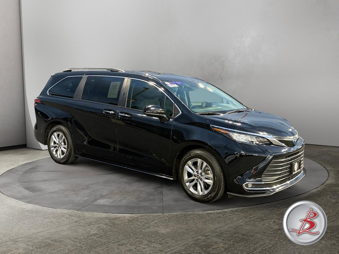 2022 Toyota SIENNA XLE
