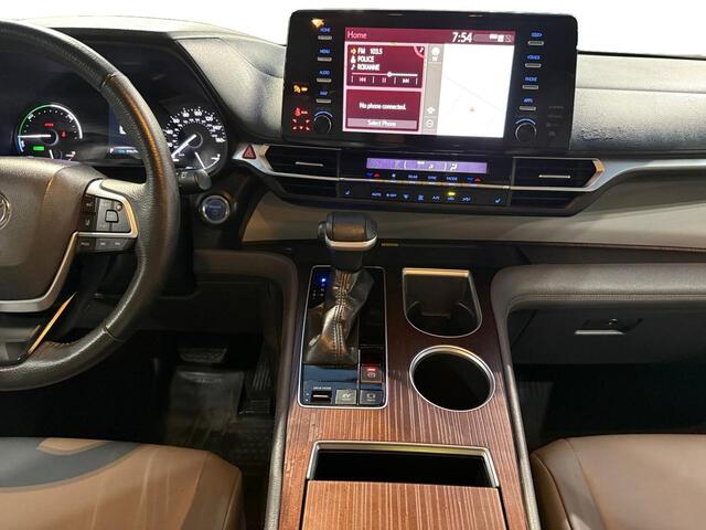 2022 Toyota Sienna XLE photo 15