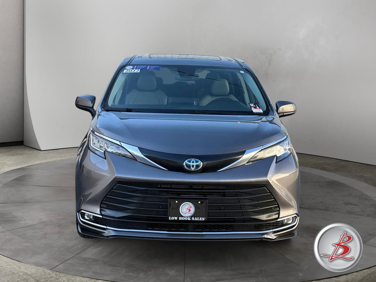 2022 Toyota SIENNA XLE