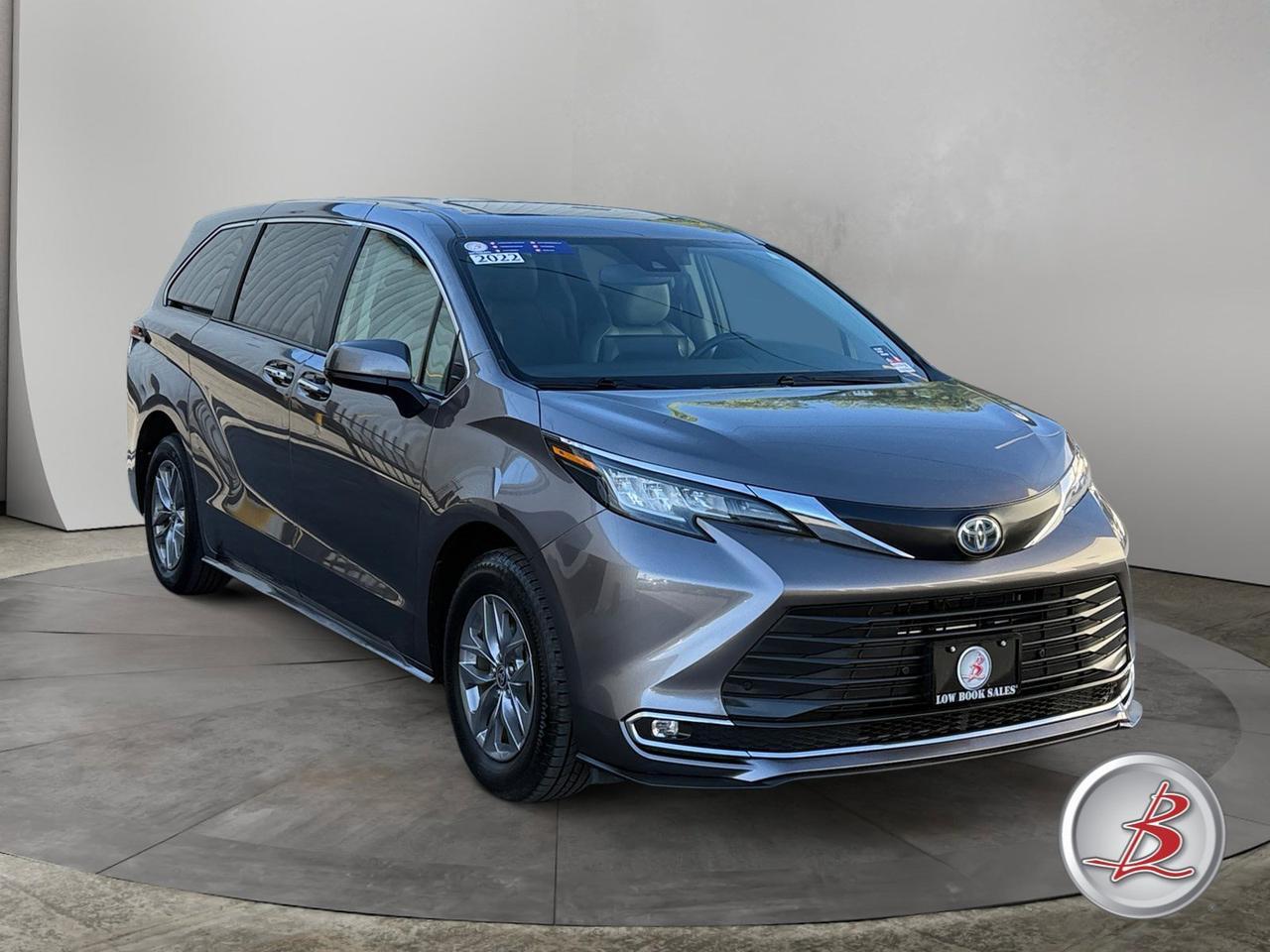 2022 Toyota SIENNA XLE