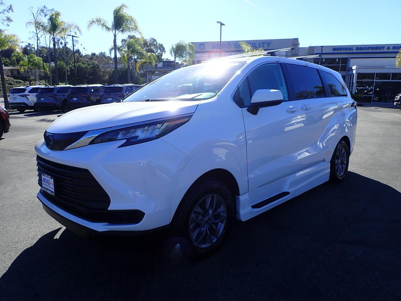 2022 Toyota Sienna LE