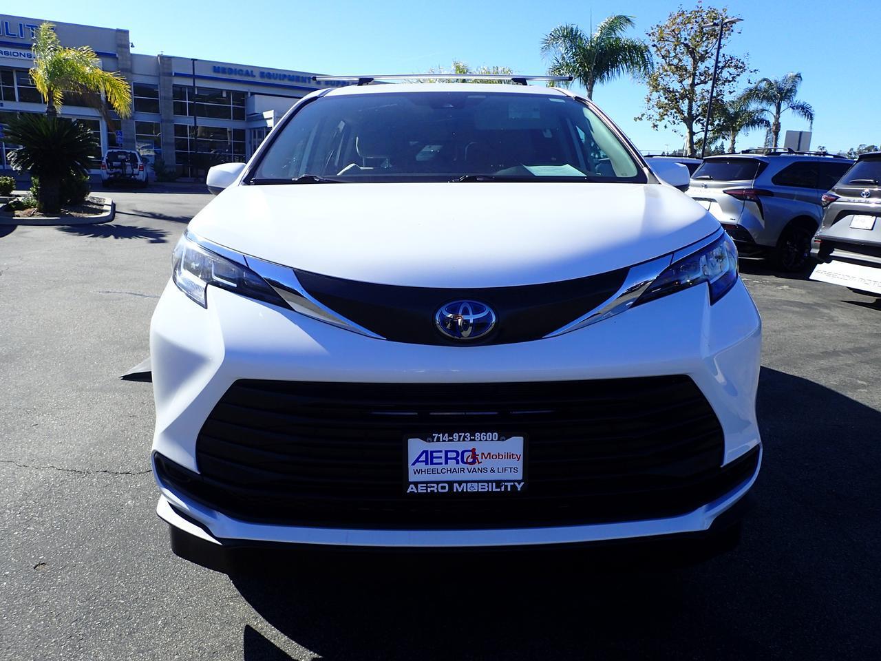 2022 Toyota Sienna LE