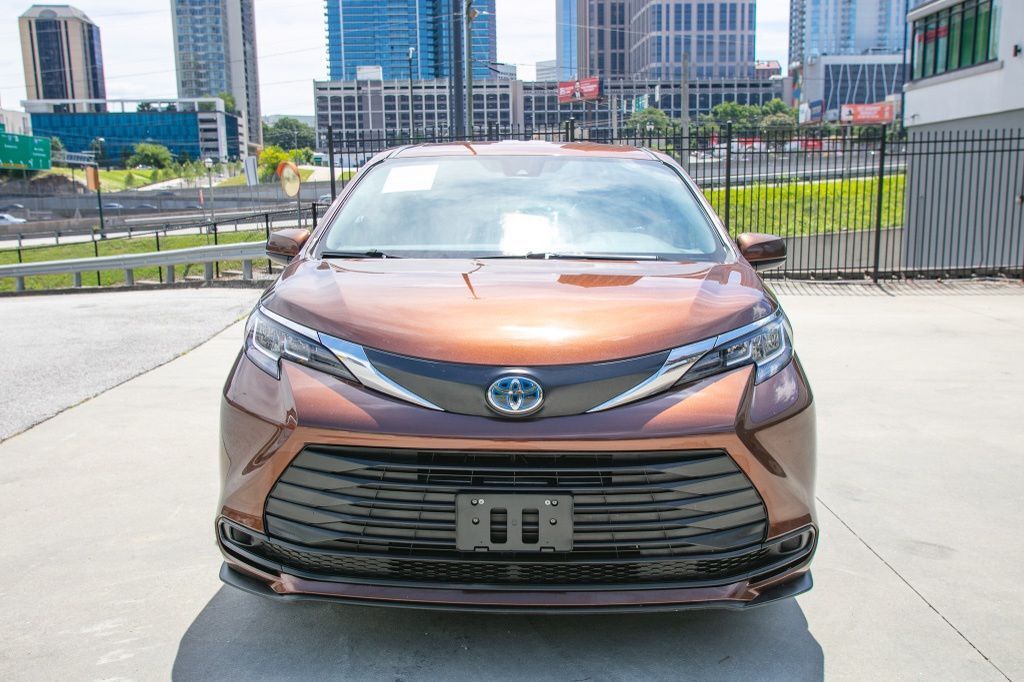 2022 Toyota Sienna LE