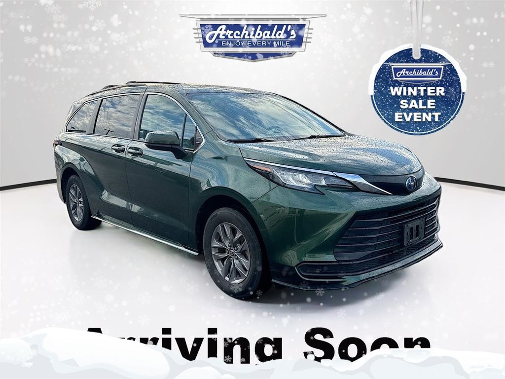 2022 Toyota Sienna LE