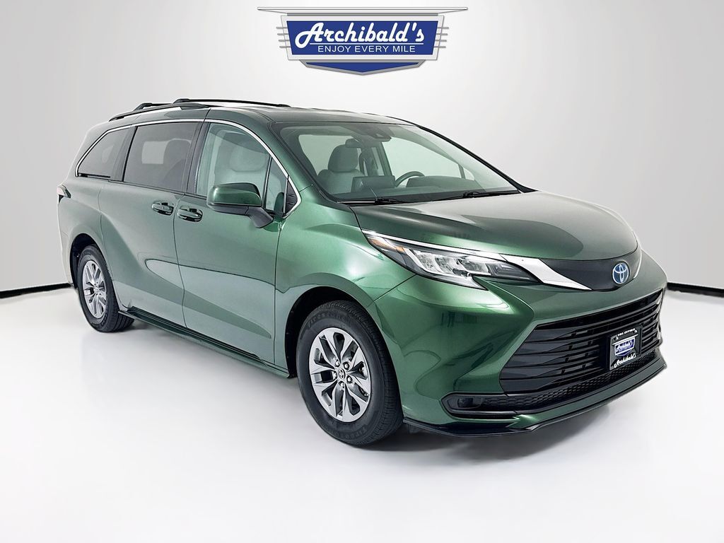 2022 Toyota Sienna LE
