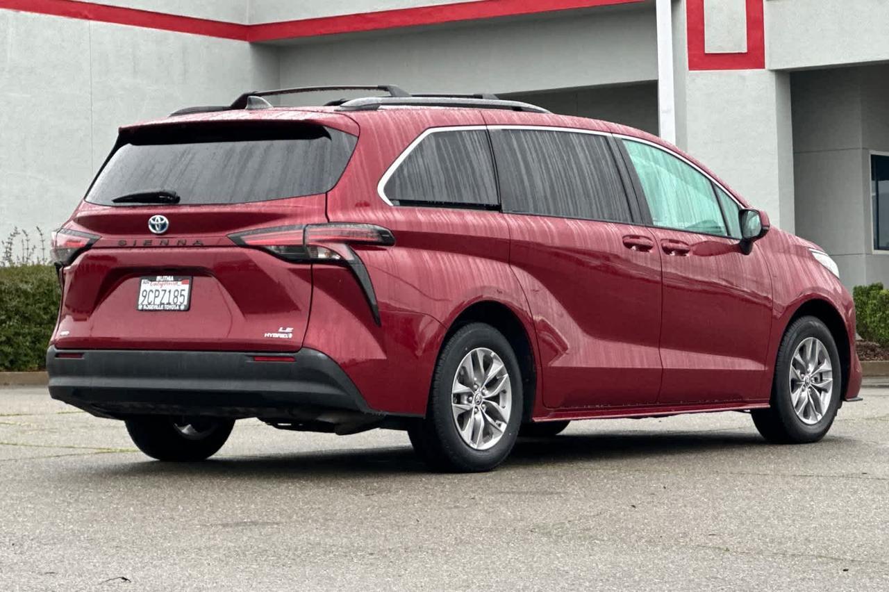 2022 Toyota Sienna LE