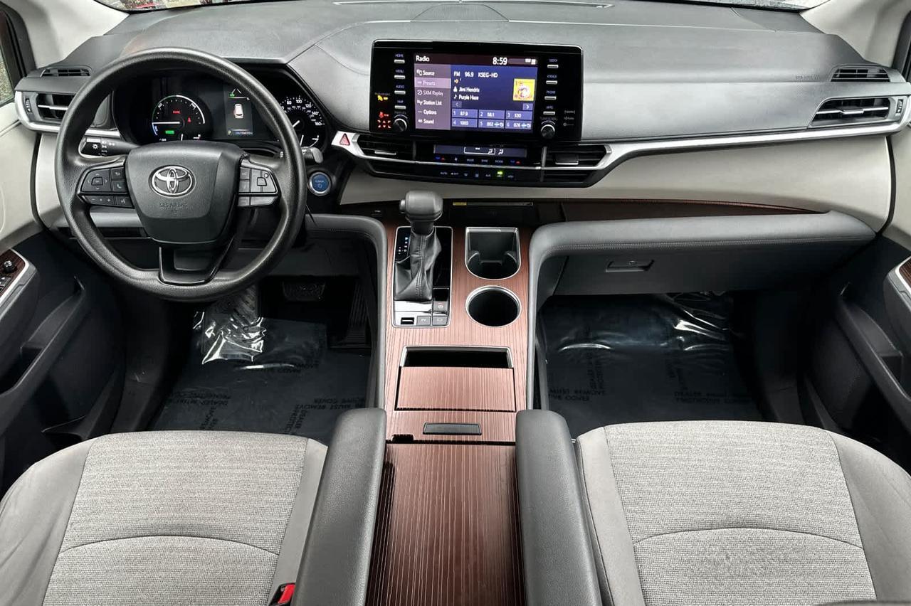 2022 Toyota Sienna LE