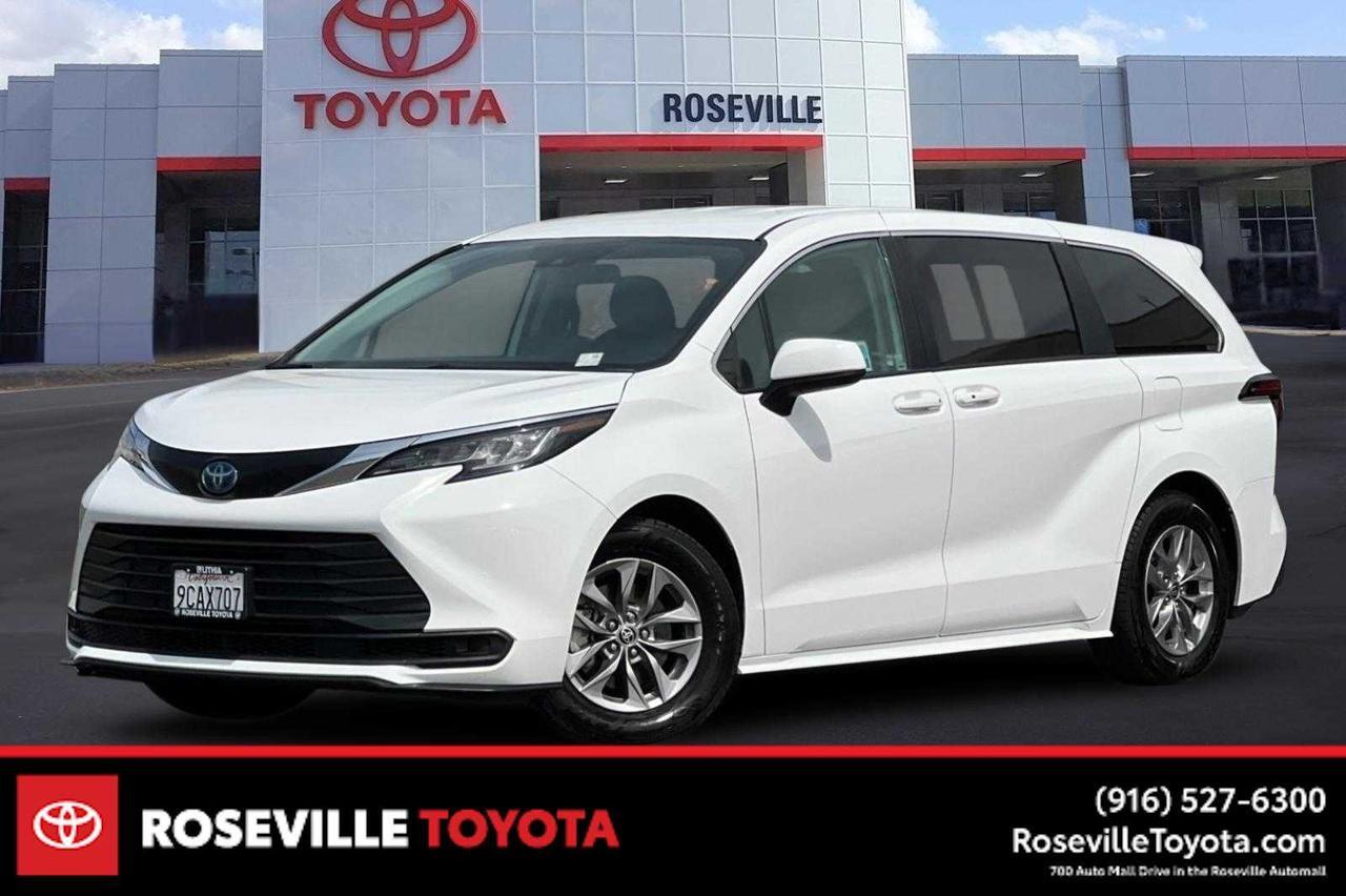 2022 Toyota Sienna LE