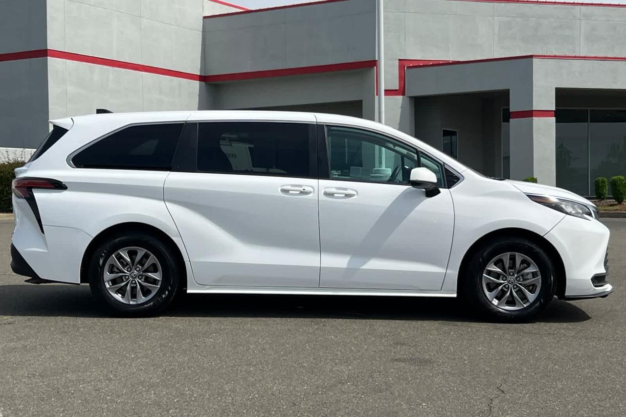 2022 Toyota Sienna LE Roseville CA