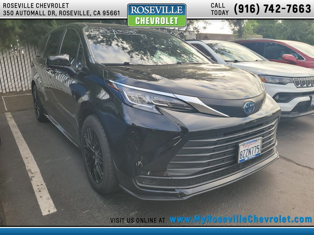 2022 Toyota Sienna LE