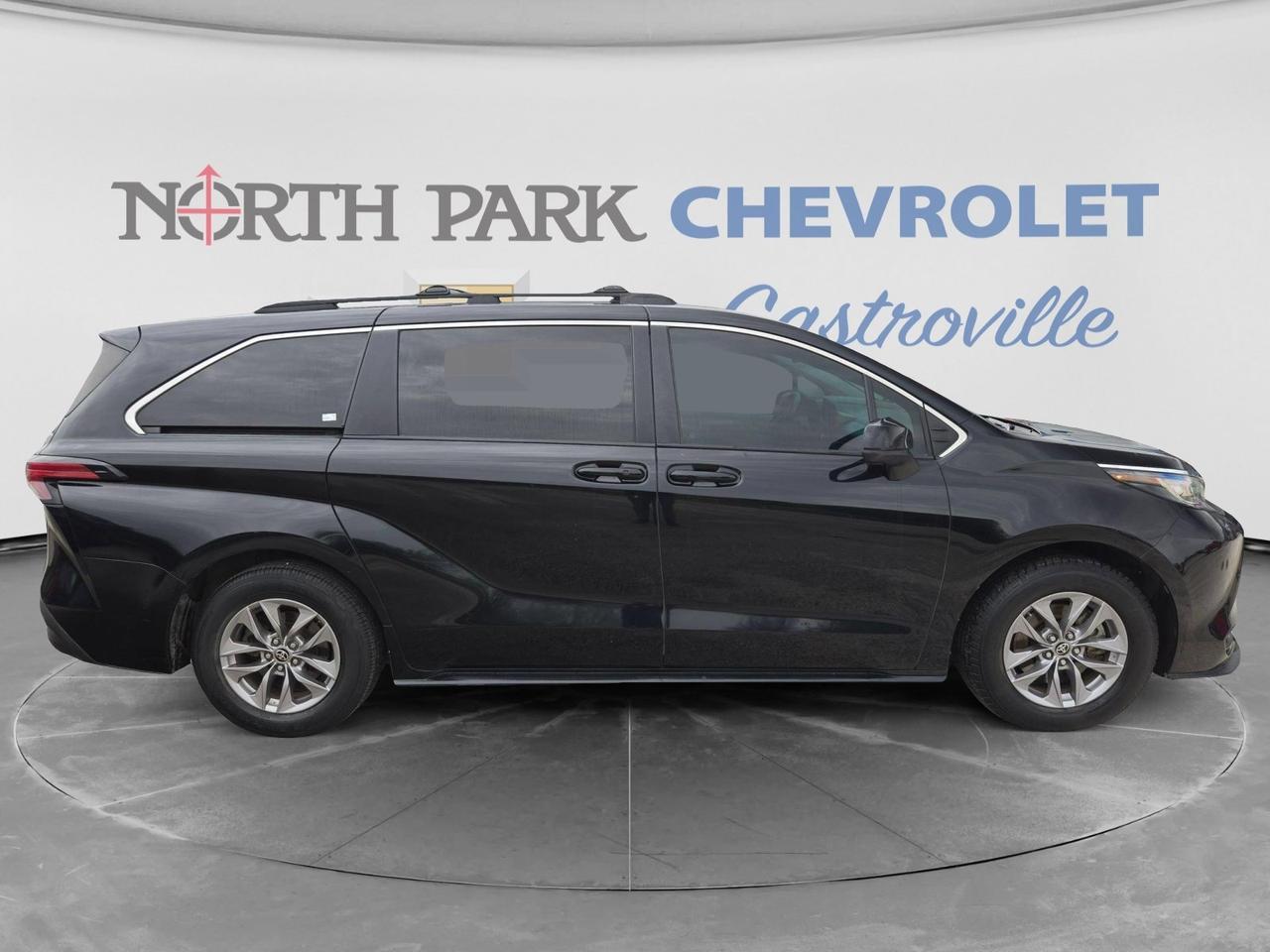 2022 Toyota Sienna LE