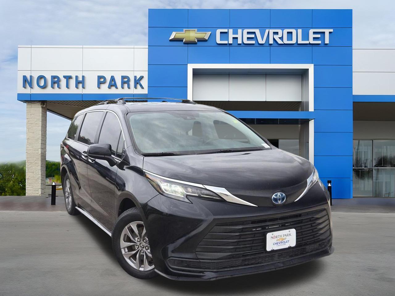 2022 Toyota Sienna LE