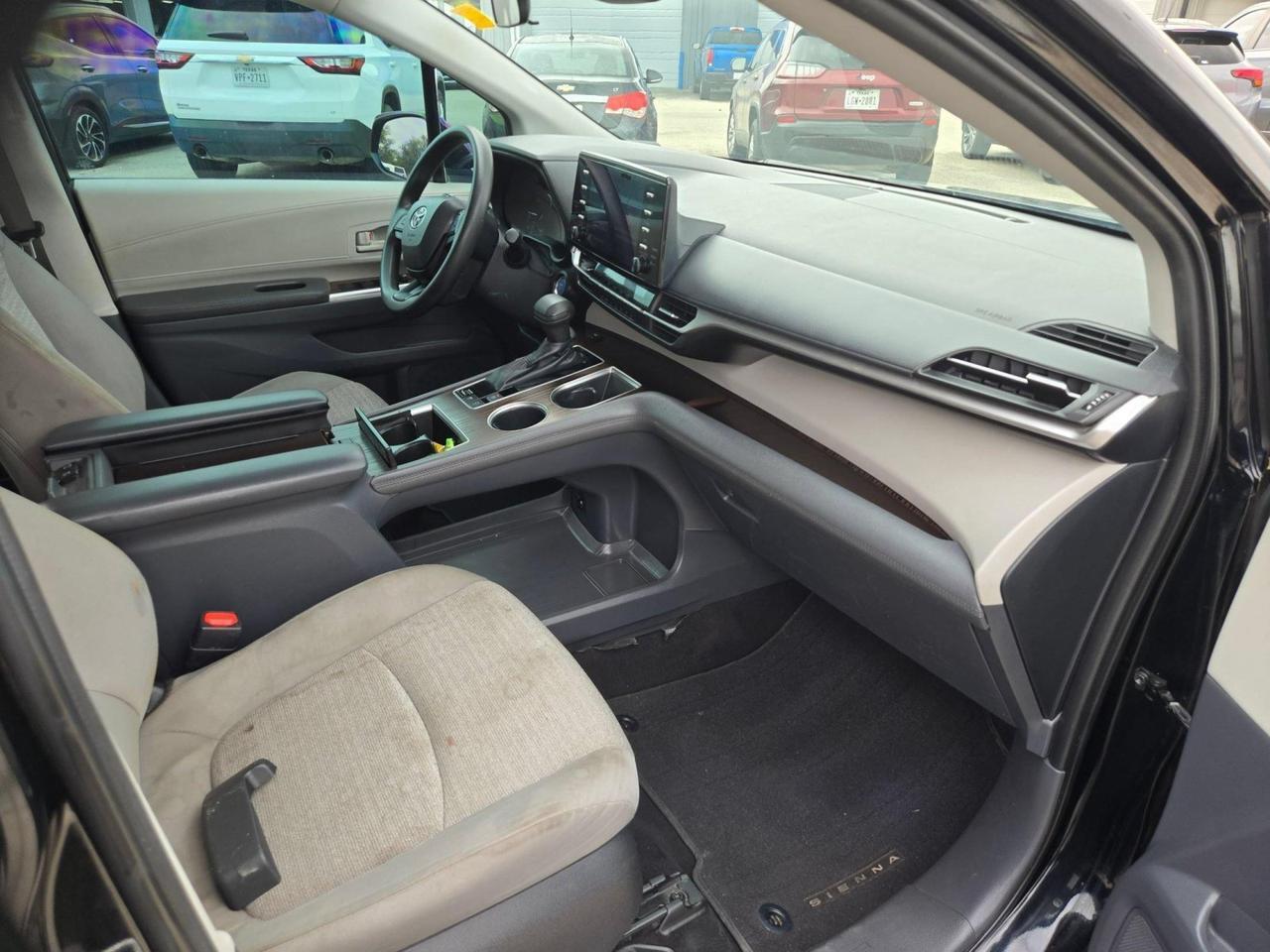 2022 Toyota Sienna LE Castroville TX