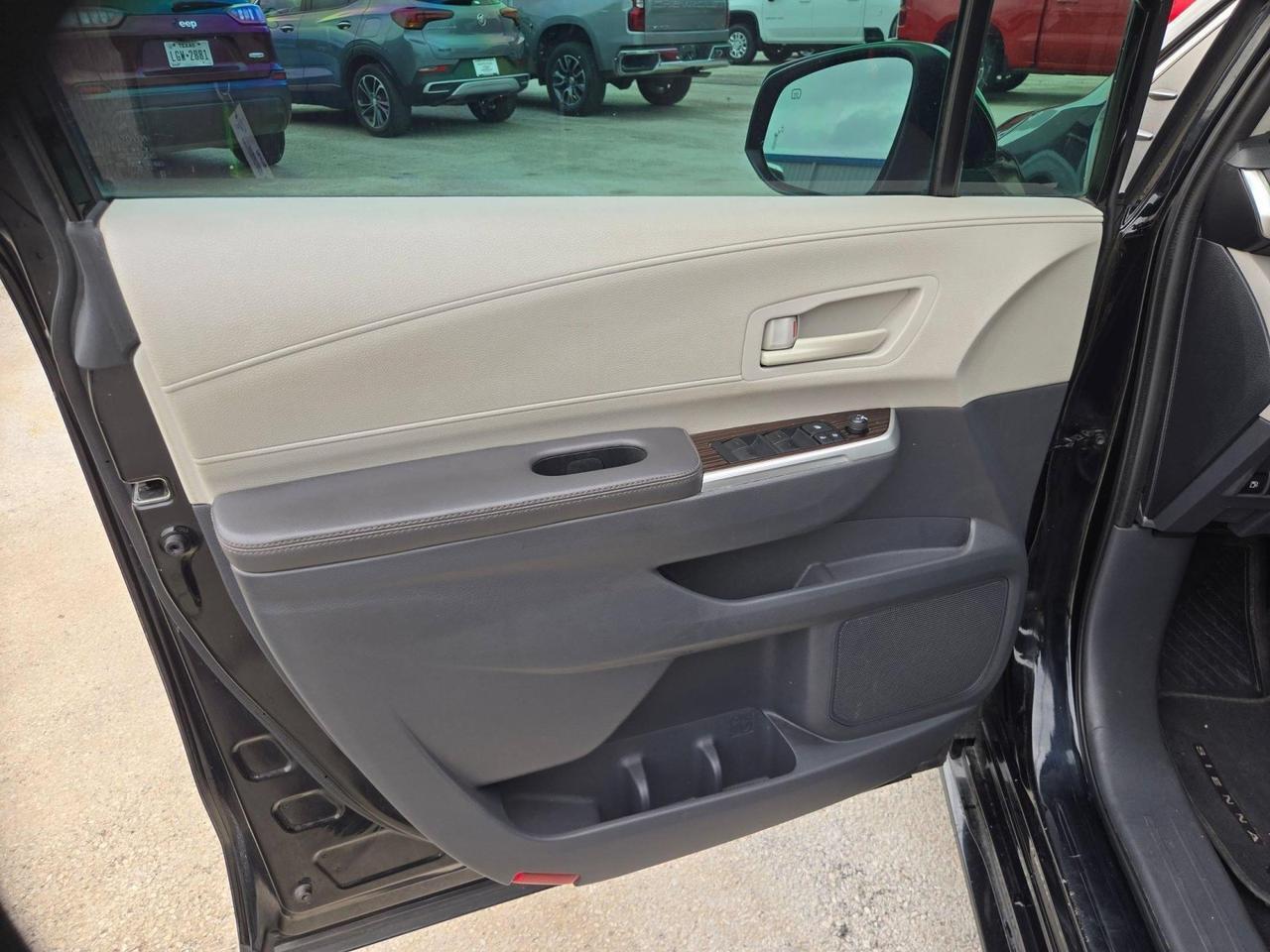 2022 Toyota Sienna LE Castroville TX