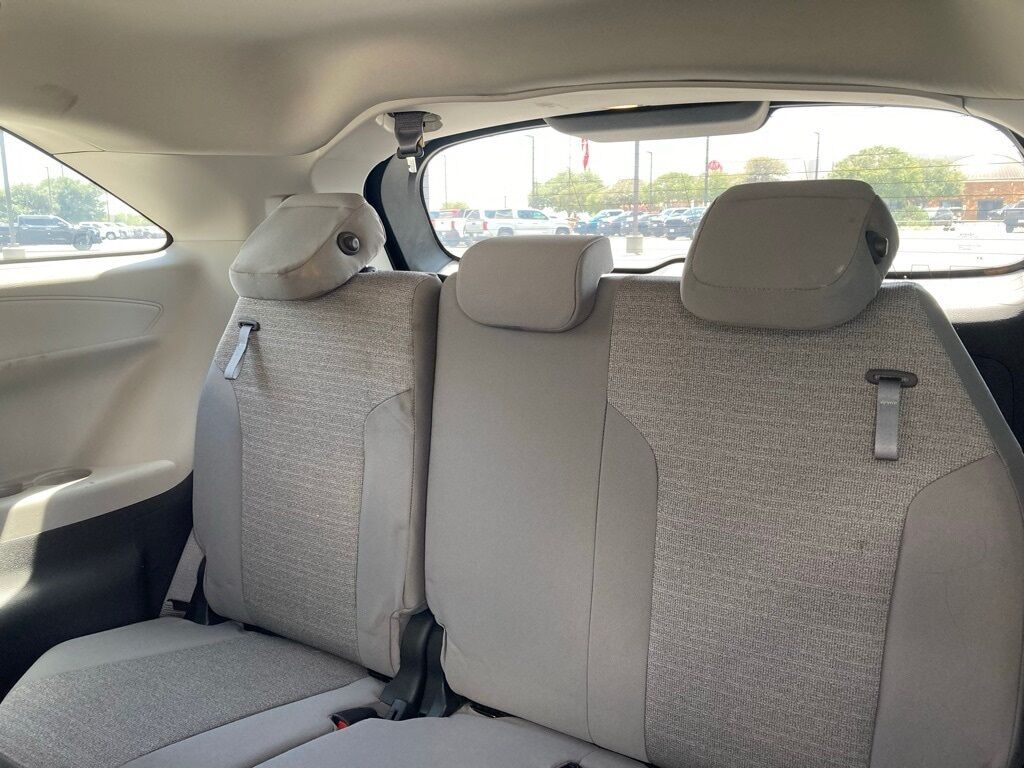 2022 Toyota Sienna LE San Antonio TX