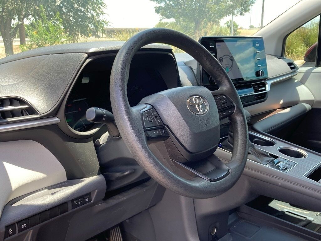 2022 Toyota Sienna LE San Antonio TX