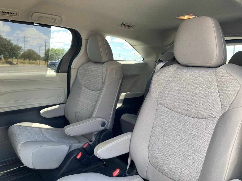 2022 Toyota Sienna LE San Antonio TX