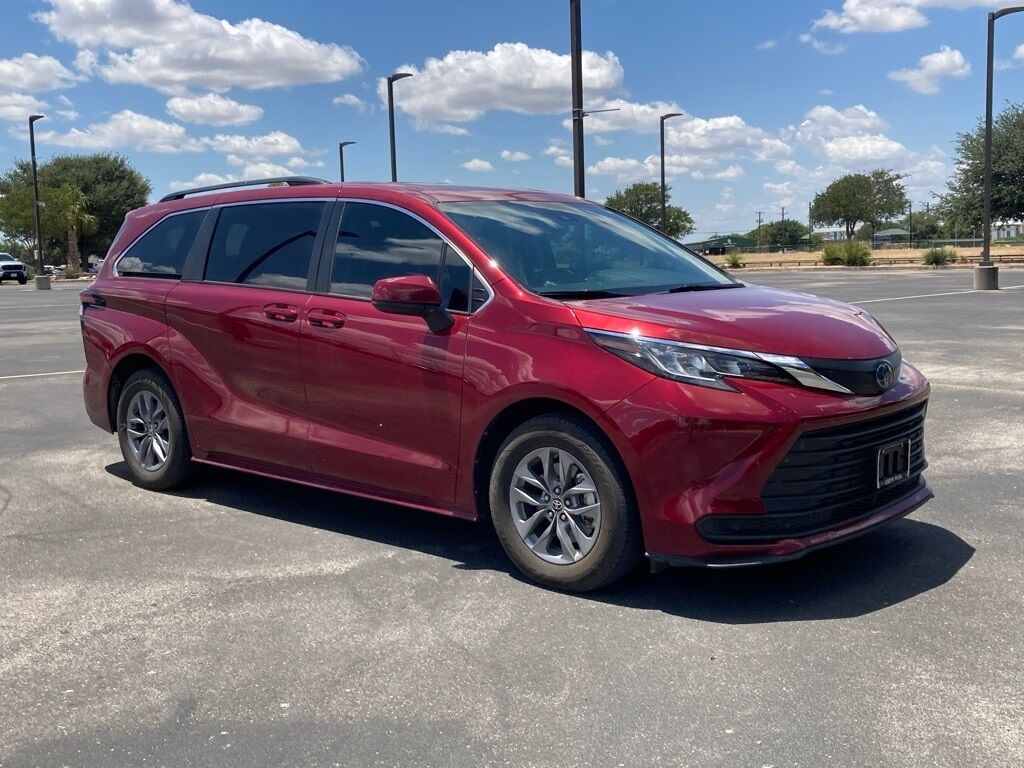 2022 Toyota Sienna LE San Antonio TX