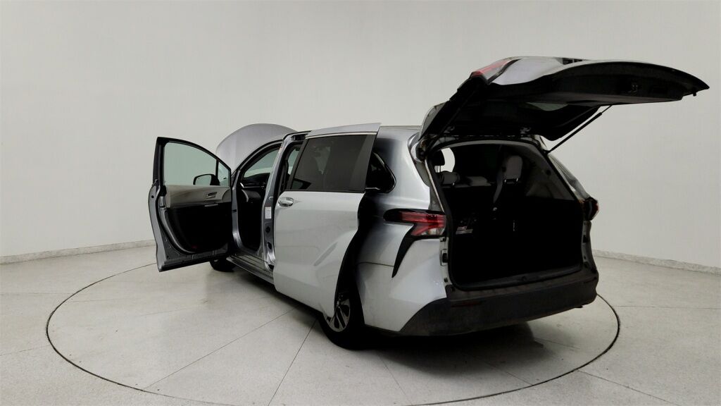 2022 Toyota Sienna LE Laurel MD