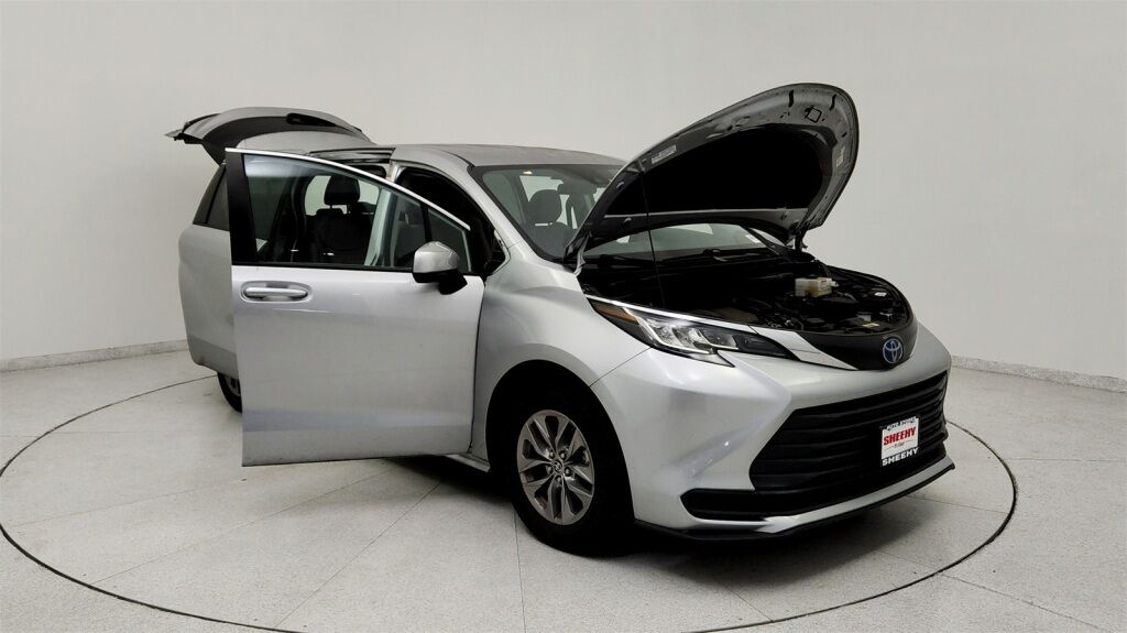 2022 Toyota Sienna LE Laurel MD