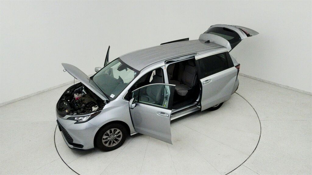 2022 Toyota Sienna LE Laurel MD
