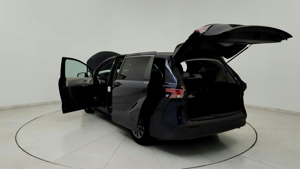 2022 Toyota Sienna LE Laurel MD