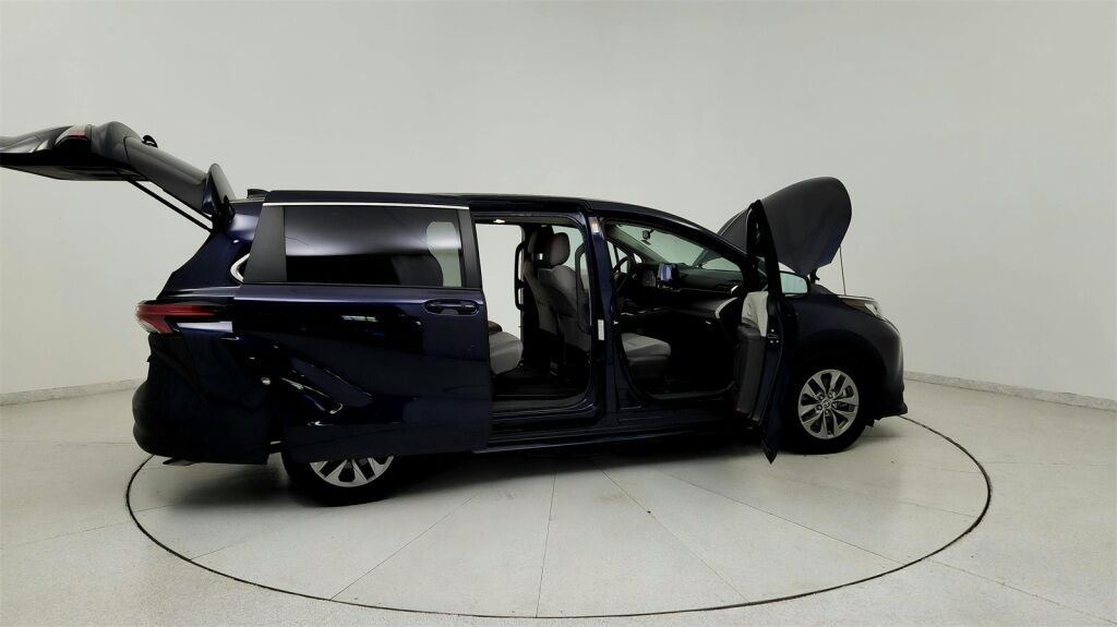 2022 Toyota Sienna LE Laurel MD