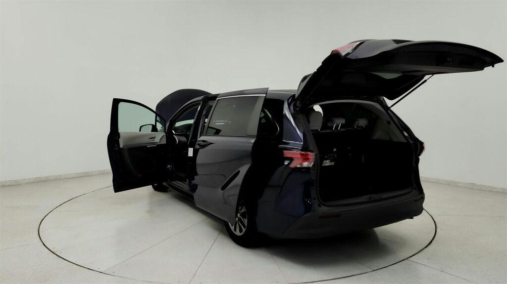 2022 Toyota Sienna LE Laurel MD