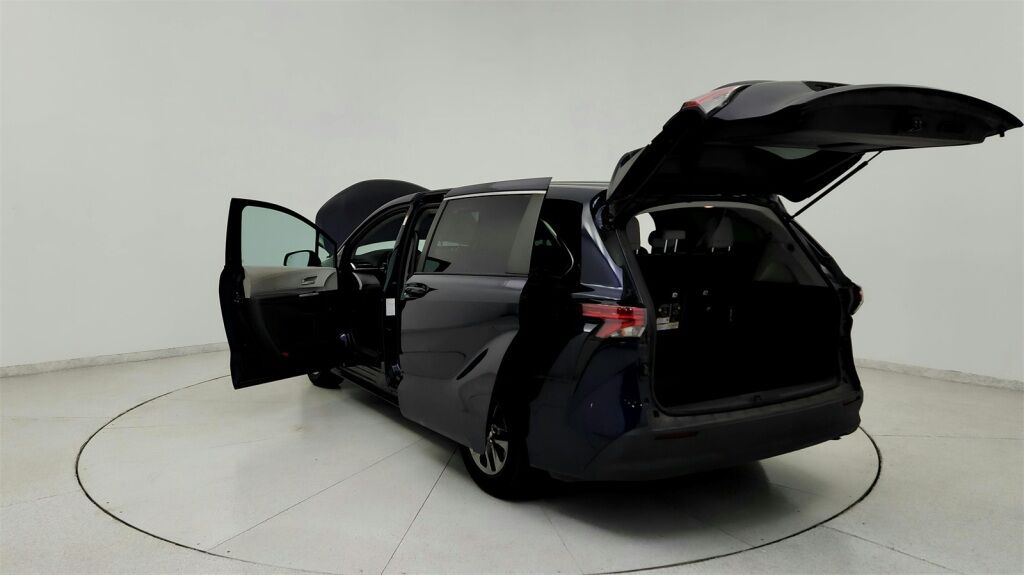 2022 Toyota Sienna LE Laurel MD