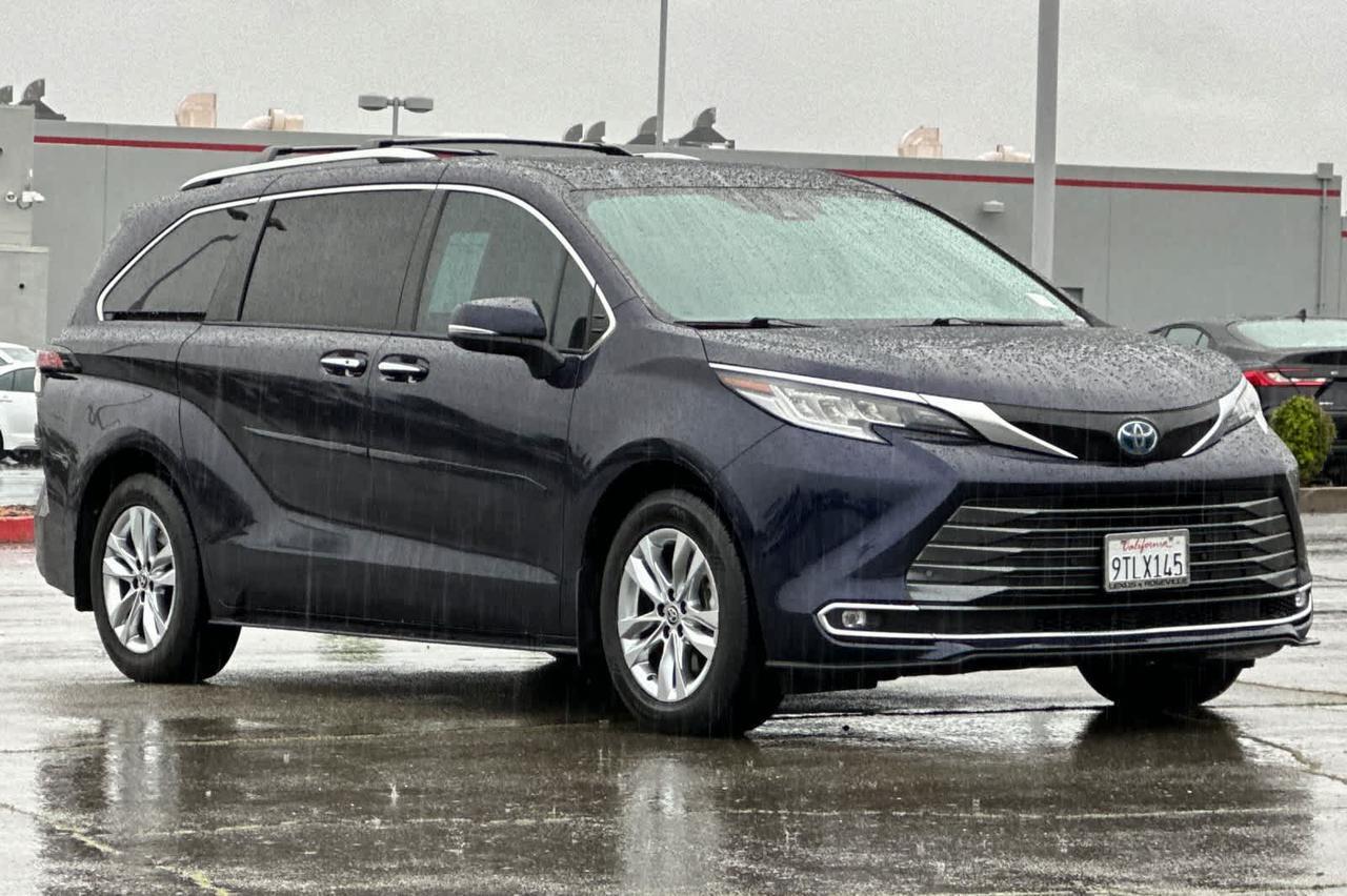 2022 Toyota Sienna Limited Roseville CA